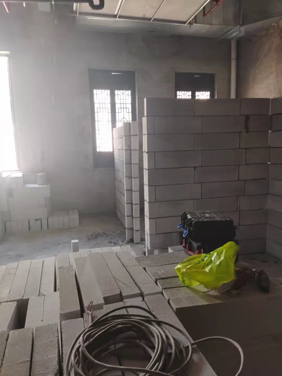 宾馆隔墙现场参考图